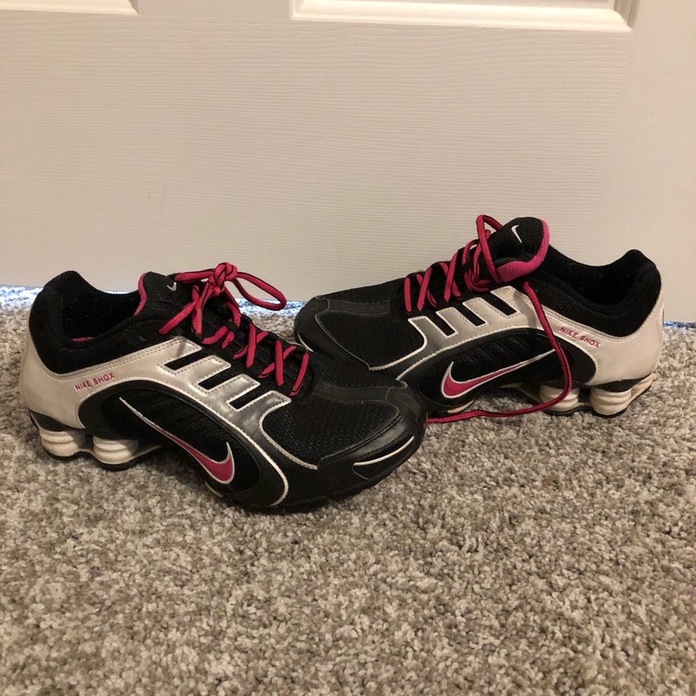 Size 8 Nike shox
